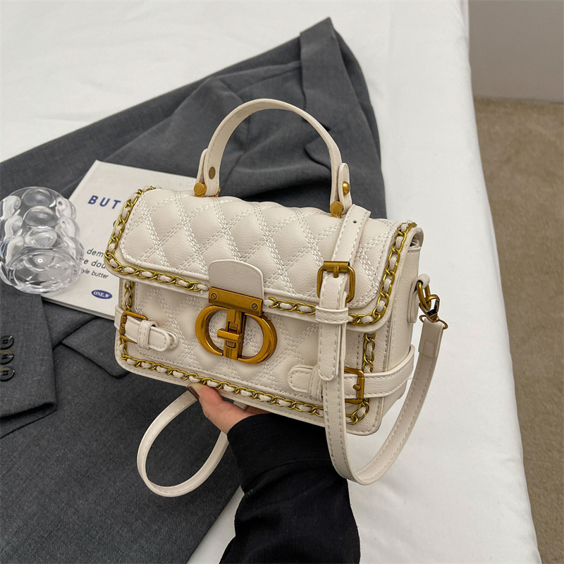 Geantă crossbody din PU cu broderie diamantată, formă pătrată orizontală, buzunar interior cu fermoar, căptușeală poliester.