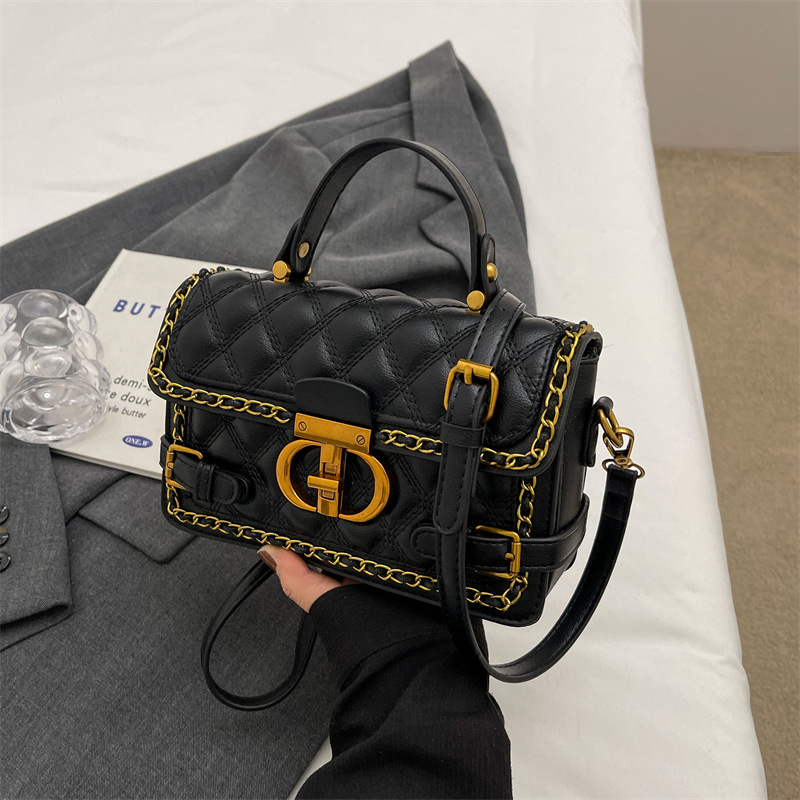 Geantă crossbody din PU cu broderie diamantată, formă pătrată orizontală, buzunar interior cu fermoar, căptușeală poliester.