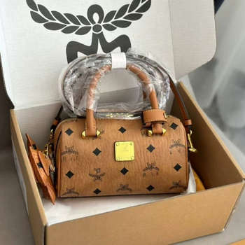 MC Τσάντα Tote σε street style, PVC, οριζόντιο τετράγωνο σχήμα, φερμουάρ, εσωτερική θήκη με διαμερίσματα