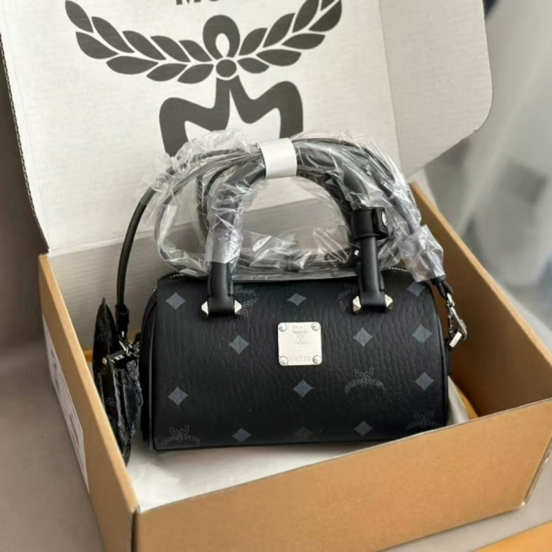 MC Τσάντα Tote σε street style, PVC, οριζόντιο τετράγωνο σχήμα, φερμουάρ, εσωτερική θήκη με διαμερίσματα