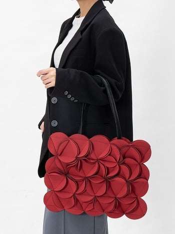 Geantă Tote cu design floral tridimensional, material diving cloth, închidere cu fermoar, buzunar intern pentru telefon, curele duble