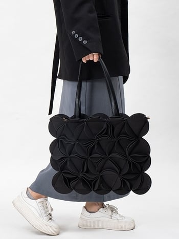 Geantă Tote cu design floral tridimensional, material diving cloth, închidere cu fermoar, buzunar intern pentru telefon, curele duble