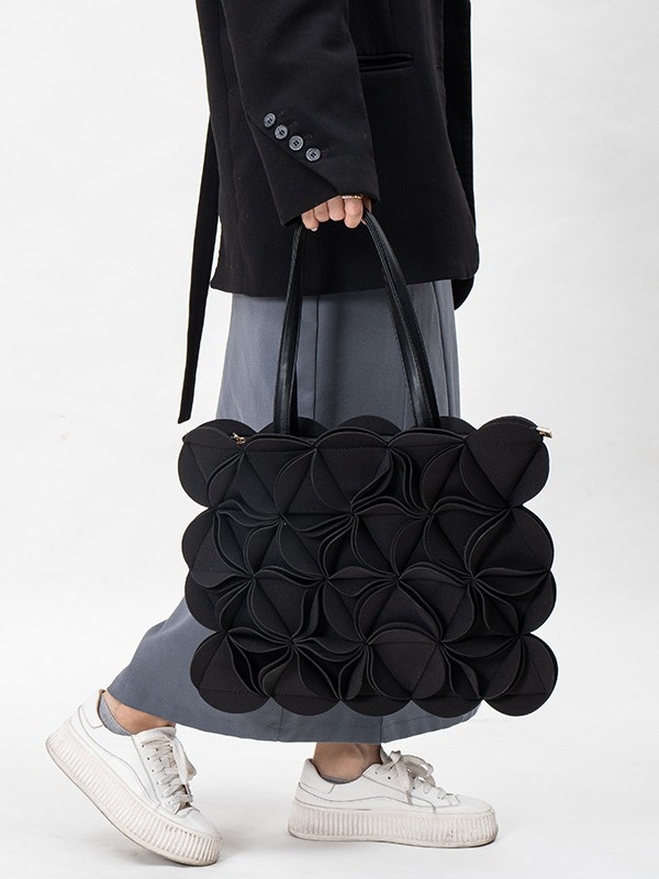 Geantă Tote cu design floral tridimensional, material diving cloth, închidere cu fermoar, buzunar intern pentru telefon, curele duble