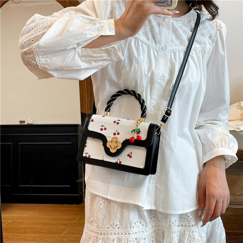 PU crossbody torba, gradski stil, horizontalno kvadratnog oblika, s preklopnim zatvaranjem, unutarnja džep za mobitel