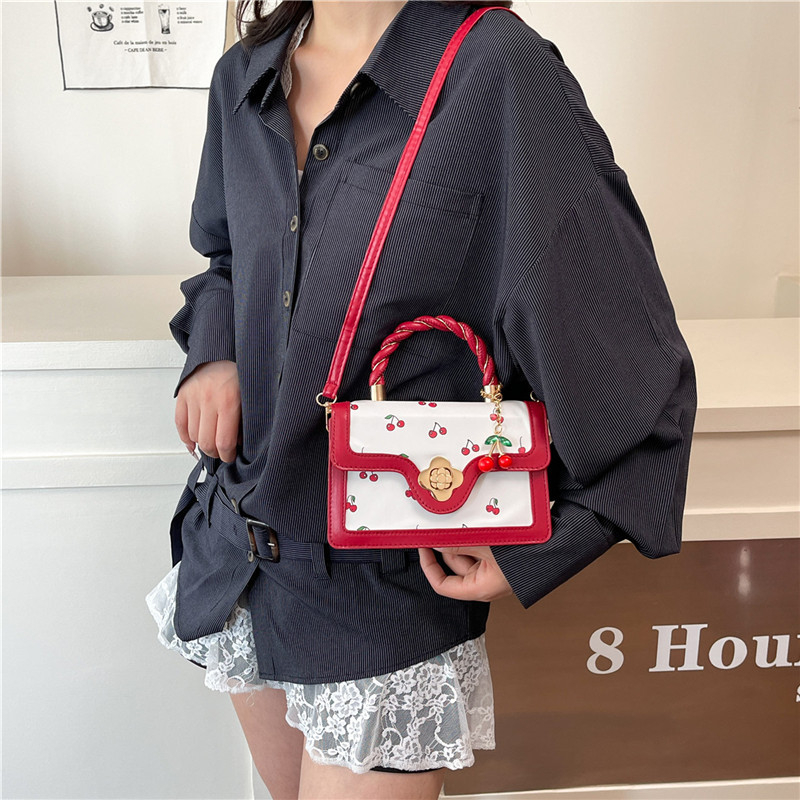 PU crossbody torba, gradski stil, horizontalno kvadratnog oblika, s preklopnim zatvaranjem, unutarnja džep za mobitel