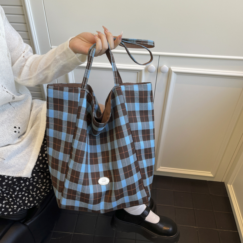 Geantă de umăr Tote din nailon, deschidere deschisă, formă orizontală pătrată, buzunar interior pentru telefon, curele duble