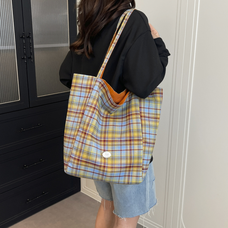 Geantă de umăr Tote din nailon, deschidere deschisă, formă orizontală pătrată, buzunar interior pentru telefon, curele duble