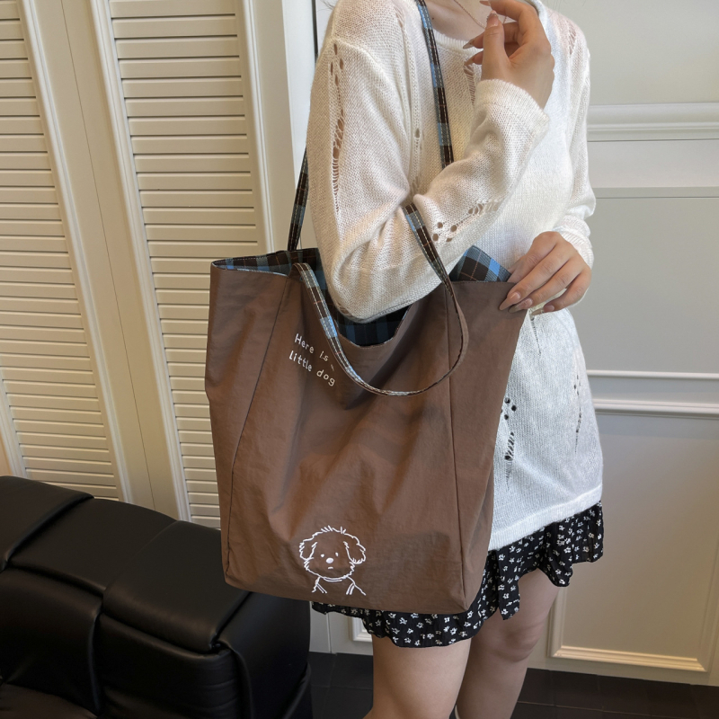 Geantă de umăr Tote din nailon, deschidere deschisă, formă orizontală pătrată, buzunar interior pentru telefon, curele duble