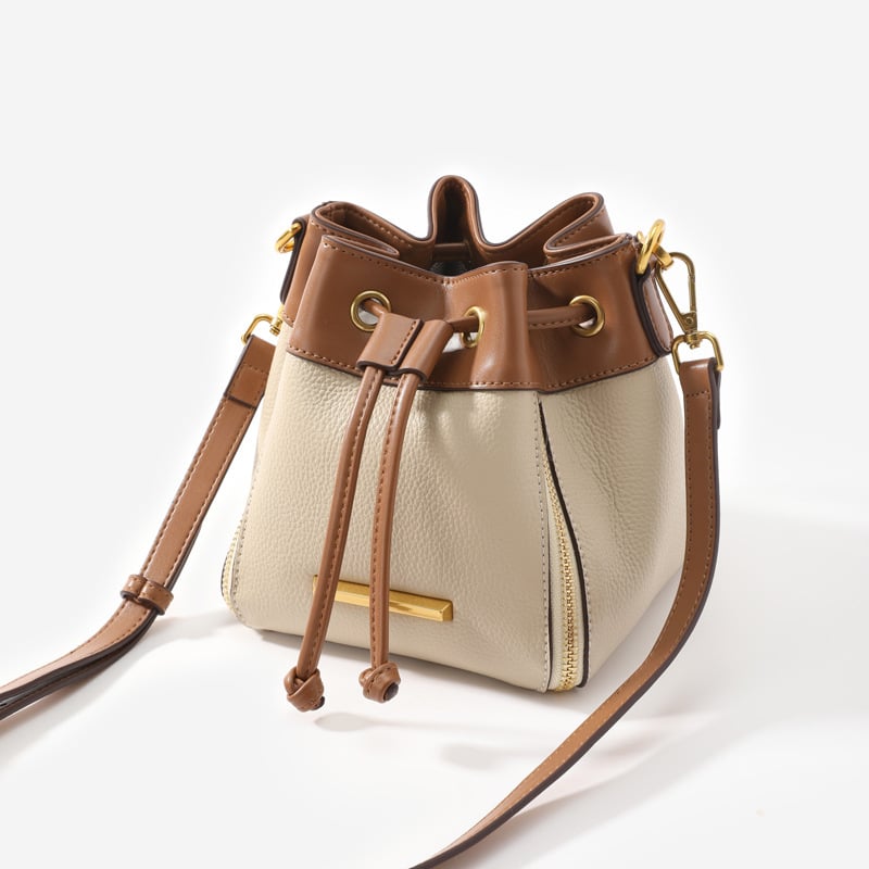 Ženska bucket torba od prave kože, crossbody torba s trakom za zatvaranje, unutarnje pretince: pretinac sa zipom, pretinac za telefon, ID pretinac, pretinac s dvostrukim zipom, ljeto 2025