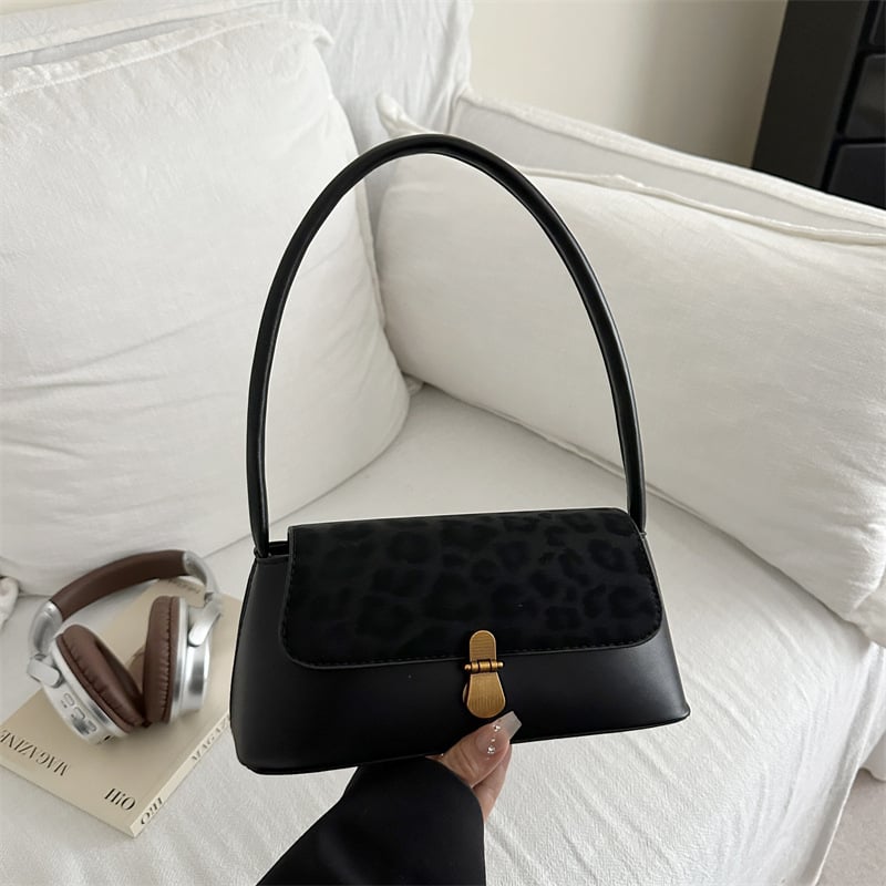 Ženska baguette underarm torba s leopard uzorkom i kontrastnim detaljima, PU materijal, poliester podloga, zatvaranje kapicom, unutarnji džepovi sa zipom i ID, jedna naramenica, jesen 2025