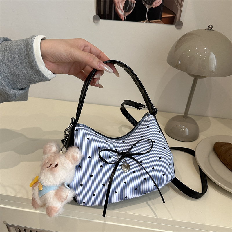 Crossbody torba s mašnicom, gradski stil, horizontalni kvadratni oblik, zatvaranje na zip, poliesterska podstava