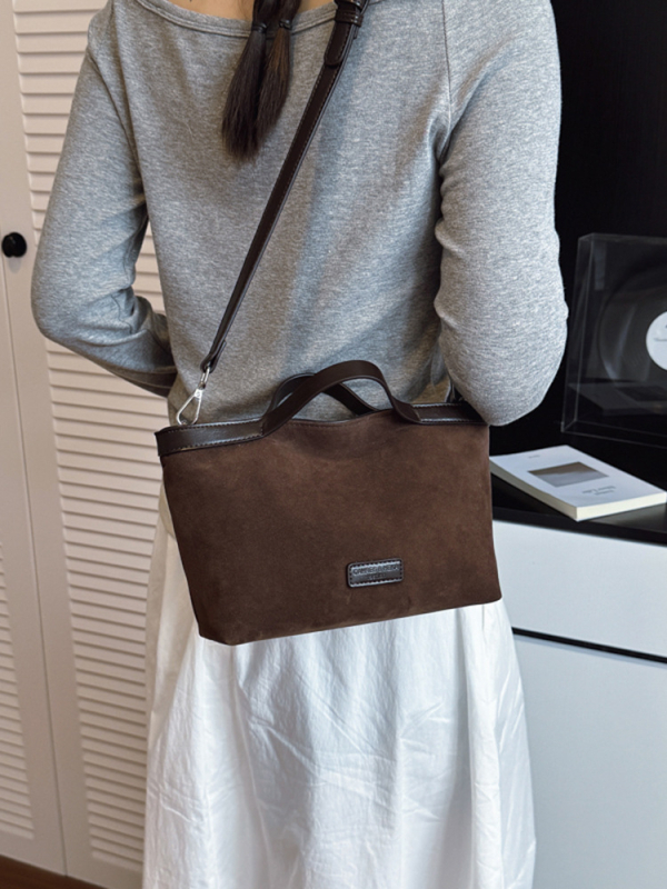 Retro torba preko ramena velike kapacitete, PU materijal, vodoravni kvadratni oblik, zatvaranje zipom, podstava od poliestera