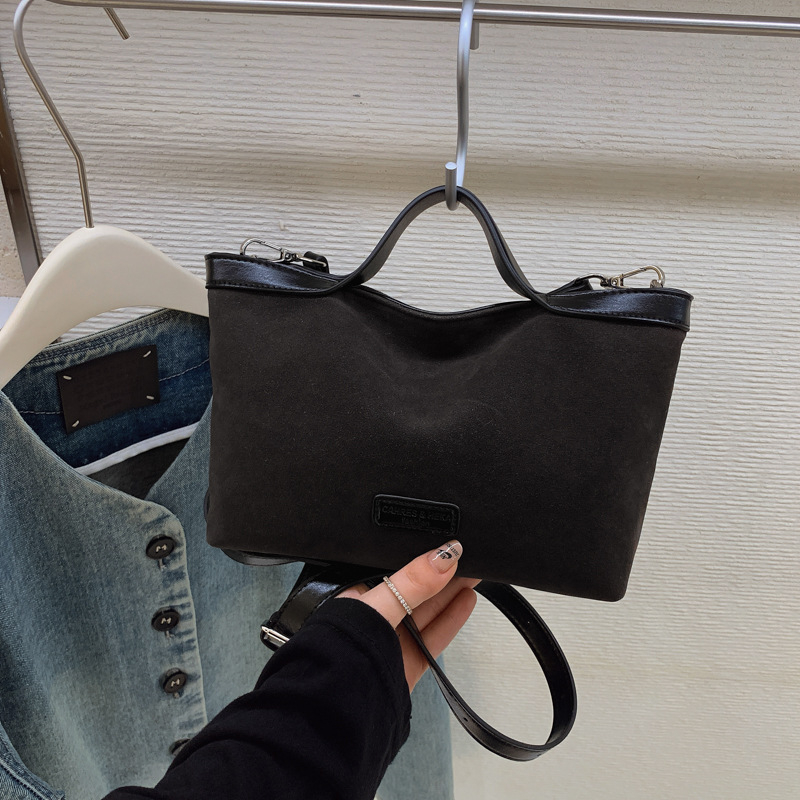 Retro torba preko ramena velike kapacitete, PU materijal, vodoravni kvadratni oblik, zatvaranje zipom, podstava od poliestera