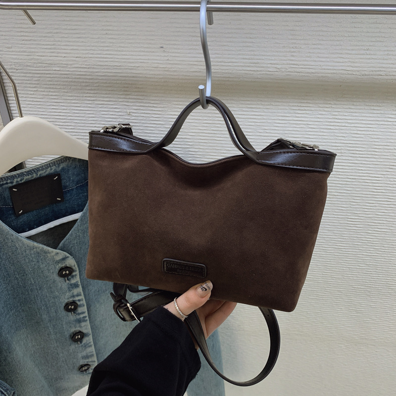 Retro torba preko ramena velike kapacitete, PU materijal, vodoravni kvadratni oblik, zatvaranje zipom, podstava od poliestera