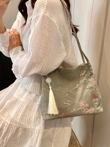 Gradska torbica od svile za rame sa magnetskim zatvaranjem, horizontalno kvadratni oblik, džep na zip i džep za mobitel te džep za identifikacijsku kartu