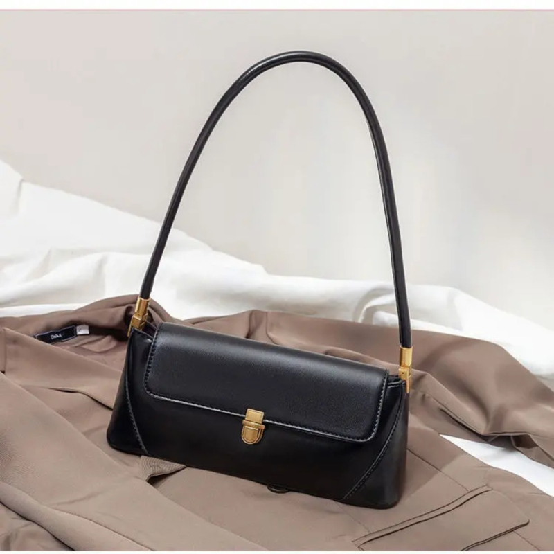 PU horizontalno kvadratna crossbody torba s poklopcem, zatvara otvorenje, skriveni džep sa zatvaračem