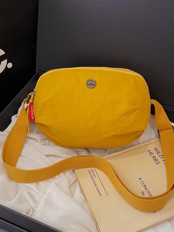Najlon torbica za crossbody, street-fashion stil, dumpling oblik, zatvaranje na zip, džep za mobitel