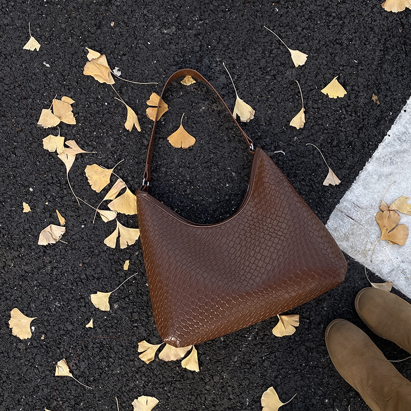 Ženska ramena Tote torba – retro stil, PU koža, vodoravni četvrtasti oblik, magnetsko zatvaranje, unutarnja džep za dokumente