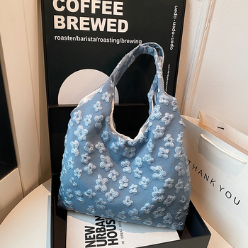 Tote táska virágos csipkével, textil anyag, vízszintes négyzet alakú, cipzár, poliészter bélés