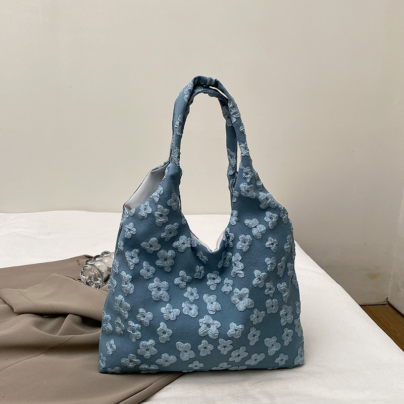 Tote táska virágos csipkével, textil anyag, vízszintes négyzet alakú, cipzár, poliészter bélés