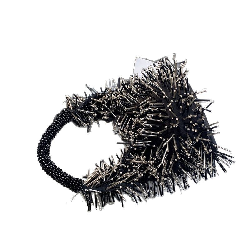 Bucket torba s perlicama i metalnim detaljima; stil: zrela žena; materijal: PVC; unutarnja podstava: poliester; zatvaranje: magnetska kopča
