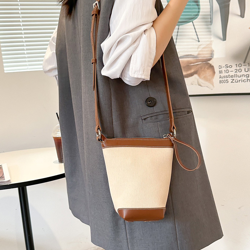Ženska PU bucket torba, gradski minimalistički stil, proljeće 2025, svakodnevna torba za rame ili crossbody.