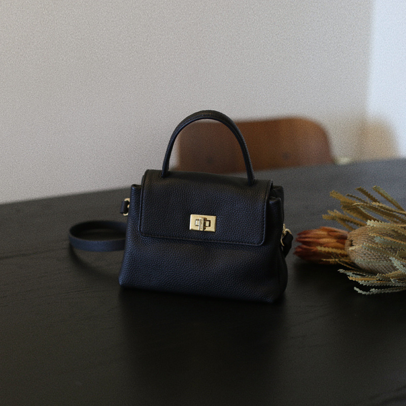 Kožna torbica za crossbody za mobitel, retro zaključavanje tipa latch, prvi sloj goveđe kože, horizontalni kvadratni oblik