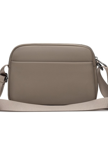 Ženska crossbody torba, tekstilni materijal, urban minimalistički stil, horizontalni kvadratni oblik, zatvarač, džep za telefon