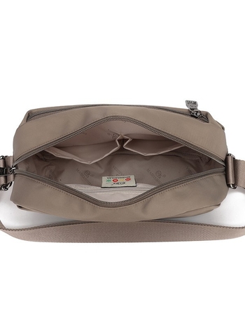 Ženska crossbody torba, tekstilni materijal, urban minimalistički stil, horizontalni kvadratni oblik, zatvarač, džep za telefon