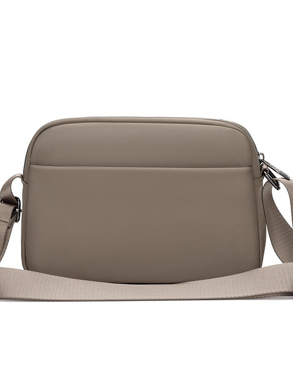Ženska crossbody torba, tekstilni materijal, urban minimalistički stil, horizontalni kvadratni oblik, zatvarač, džep za telefon