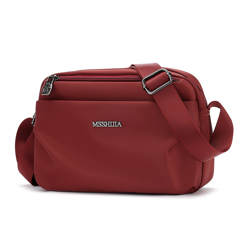 Ženska crossbody torba, tekstilni materijal, urban minimalistički stil, horizontalni kvadratni oblik, zatvarač, džep za telefon