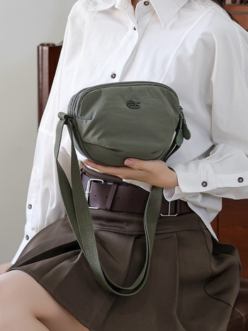 Crossbody torba od tkanine sa zatvaračem na zip, vertikalni kvadratni oblik, jednostruka naramenica, unutarnja džep za telefon, poliester podstava