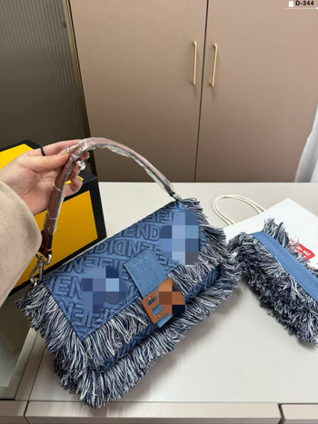 Platnena kvadratna crossbody torba s magnetskim zatvaračem, džep za telefon, bez podstave, jesen 2024