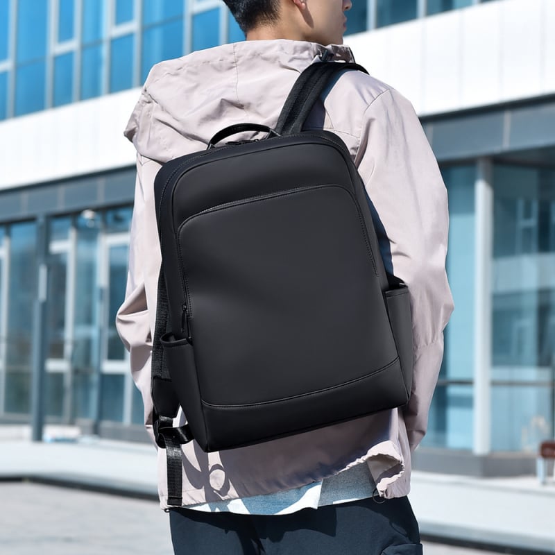 Unisex poslovni ruksak, kapacitet 36–55 L, pogodan za 15-inčni prijenosnik, membranski materijal, kaiševi s zračnim jastučićem, proljeće 2025