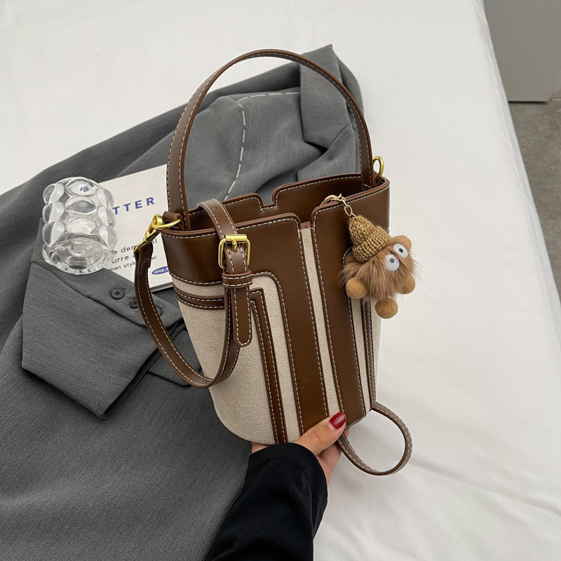 Torba tipa kanta — retro dizajn, veliki kapacitet, PVC materijal, zatvaranje na zip, unutarnja džep za telefon, poliester podstava