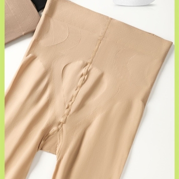 Nylon harisnya, anti-frikcióval, egyszínű, középső vastagságú, 50-70% nylon tartalom