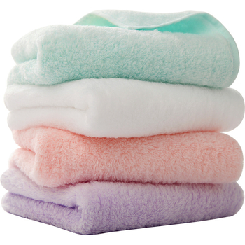 Uchino pamut törölköző – 32s szál, Cut Velvet szövés, 200 g+ tömeg, bőrbarát és nedvszívó