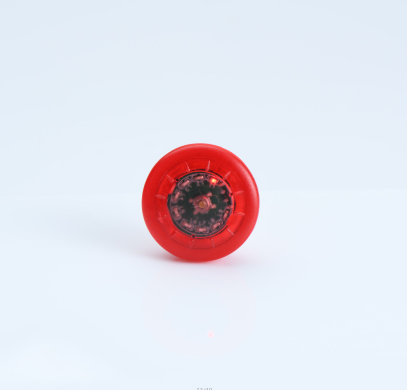 Задно светло за каска с клипс и презрамка за каране на открито – Fire Wolf марка, лицензиран частен етикет, възможност за персонализация.