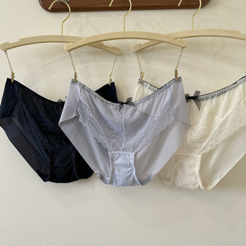 Čipkaste ženske gaćice s srednje visokim strukom, poliester materijal, pamuk podstava, jednobojni uzorak