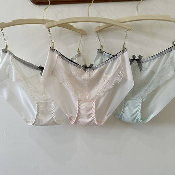 Čipkaste ženske gaćice s srednje visokim strukom, poliester materijal, pamuk podstava, jednobojni uzorak