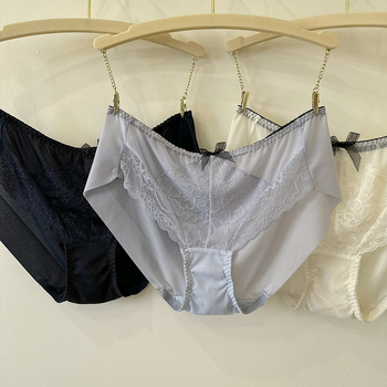 Čipkaste ženske gaćice s srednje visokim strukom, poliester materijal, pamuk podstava, jednobojni uzorak