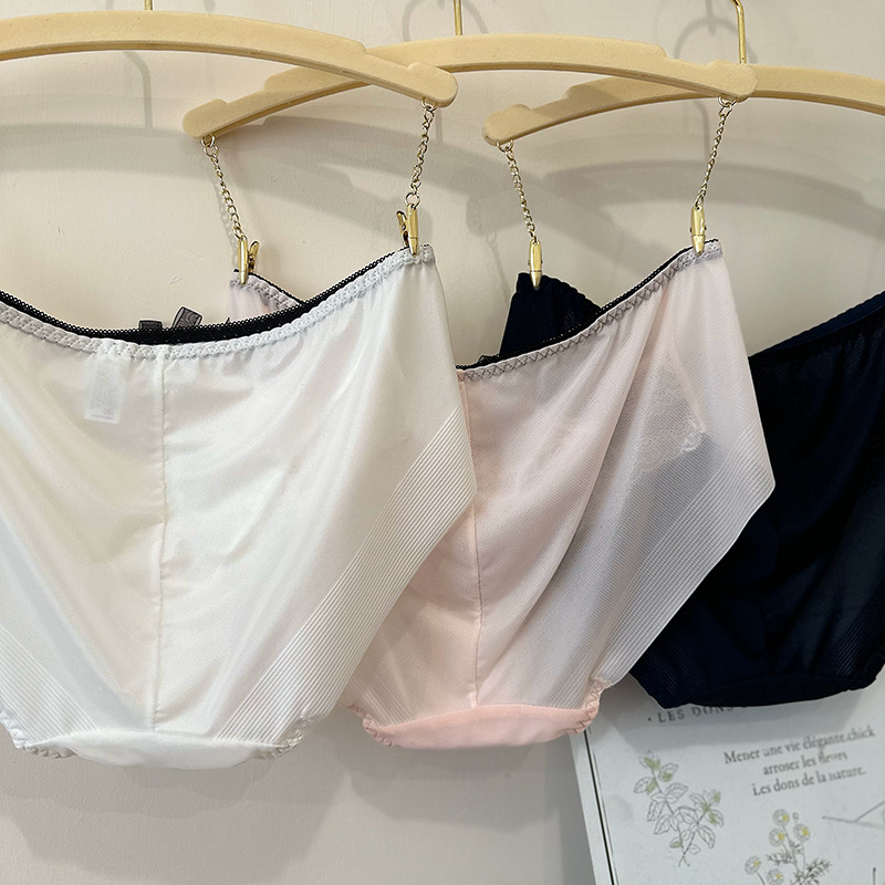 Čipkaste ženske gaćice s srednje visokim strukom, poliester materijal, pamuk podstava, jednobojni uzorak