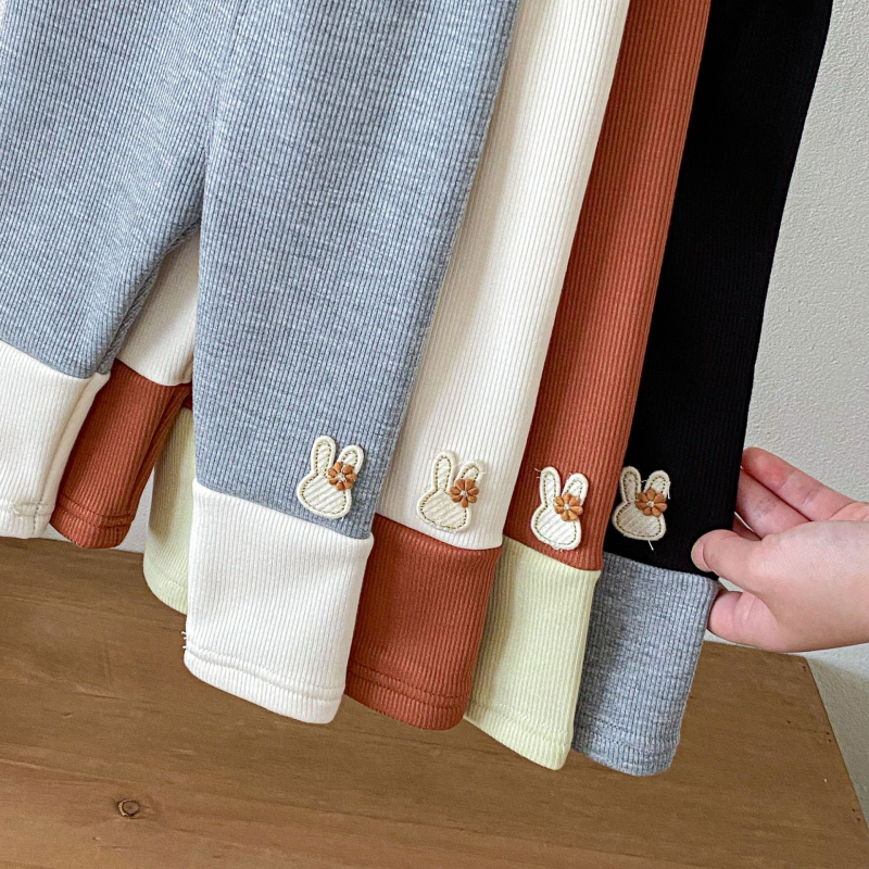 Dječje leggings za djevojčice s flis podstavom, patchwork dizajn s zekom, rayon-spandeks mješavina, srednji pojas, jesen-zima 2025