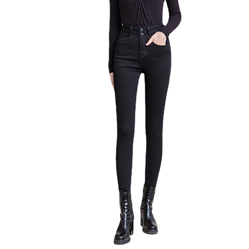 Traperice visokog struka, s velurom, elastične, uskog kroja, skraćene dužine