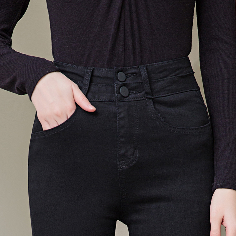 Traperice visokog struka, s velurom, elastične, uskog kroja, skraćene dužine