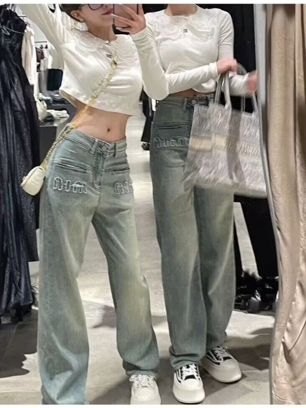 Ženske farmerke visokim strukom, distresirane, retro stil, ravne nogavice, denim s poliesterskim udjelom 90-95%