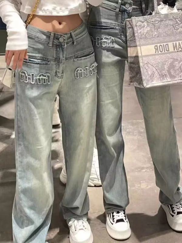 Ženske farmerke visokim strukom, distresirane, retro stil, ravne nogavice, denim s poliesterskim udjelom 90-95%