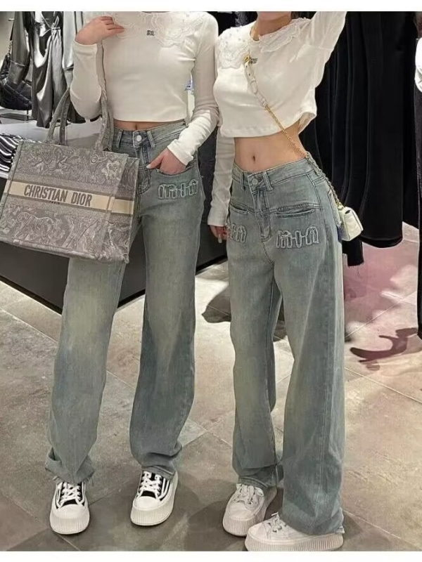 Ženske farmerke visokim strukom, distresirane, retro stil, ravne nogavice, denim s poliesterskim udjelom 90-95%