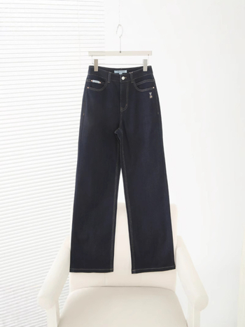 Traperice ravnog kroja, srednji porast, pamuk-denim 80–90%, vez i zatvarač