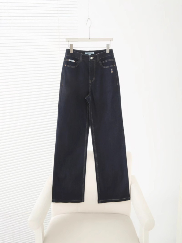 Traperice ravnog kroja, srednji porast, pamuk-denim 80–90%, vez i zatvarač